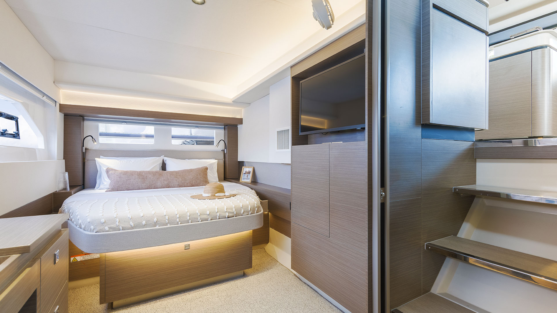 Leopard 53 PC  Interior